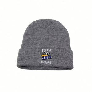 หมวกบีนนี่ปักโลโก้ตามสั่ง สำหรับฤดูหนาว ดีไซน์เนอร์ หมวกไหมพรมเด็กและผู้ใหญ่ แบบพับขอบ - Product Image 5