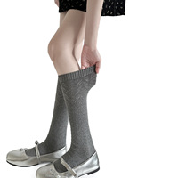Chaussettes fines en coton pour femme, tricotées, mi-mollet, style slouchy, ajourées, jacquard motif épi de blé, blanc cassé et gris Miu, collection Printemps-Automne