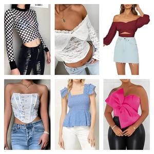 Vente en gros de hauts d'été imprimés à manches courtes pour femmes, hauts décontractés rétro slim, hauts streetwear sexy pour femmes, expéditions aléatoires en stock - Product Image 1