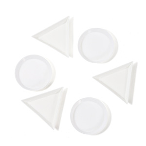 Plateau à bijoux triangulaire en plastique blanc avec rangement pour strass, pour présentation de nail art et de perles, formes rondes et triangulaires - Product Image 4