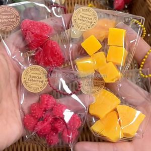 Jouet anti-stress réaliste en forme de fruits (Myrtille, Fraise, Kiwi) – Pâte super douce et collante à presser – Jouet sensoriel anti-anxiété pour tous les âges - Product Image 3