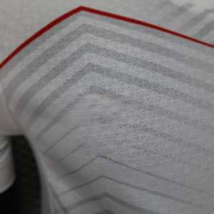 Retro futbol forması üreticisi özel silikon 3D nakış Logo kesim ve dikiş tasarım Vintage futbol gömleği - Product Image 4