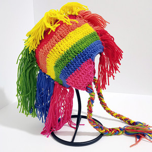 Divertente fatto a mano in maglia di Faux Hair Pride <span class=keywords><strong>Beanie</strong></span> corona romana nappa rossa uncinetto arcobaleno a righe <span class=keywords><strong>Mohawk</strong></span> cappello per le donne - Product Image 3