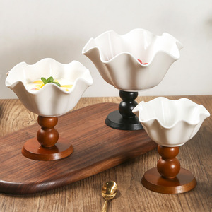 Grand bol à gâteau en céramique de style rétro américain, coupe à dessert, à pudding ou à glace, ornement français élégant en bois de grande valeur. - Product Image 1
