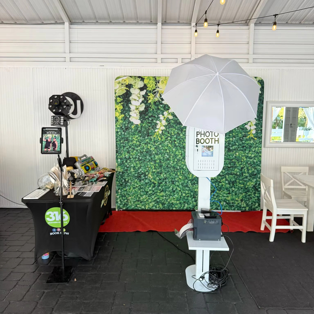 Oval Ipad Mirror Photo Booth with Flash and Umbrella Selfie Kiosk Adjustable 360 Rotary Metal Instant Print for Events