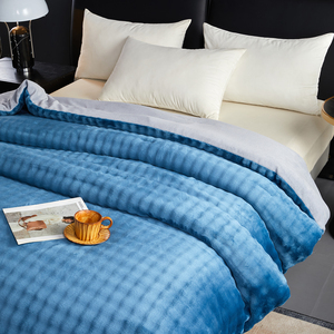 Couette d'hiver en fausse fourrure de lapin à carreaux dégradés de luxe, ultra douce, épaisse et chaude, pour chambre moderne, literie moelleuse <span class=keywords><strong>Queen</strong></span>/King - Product Image 3