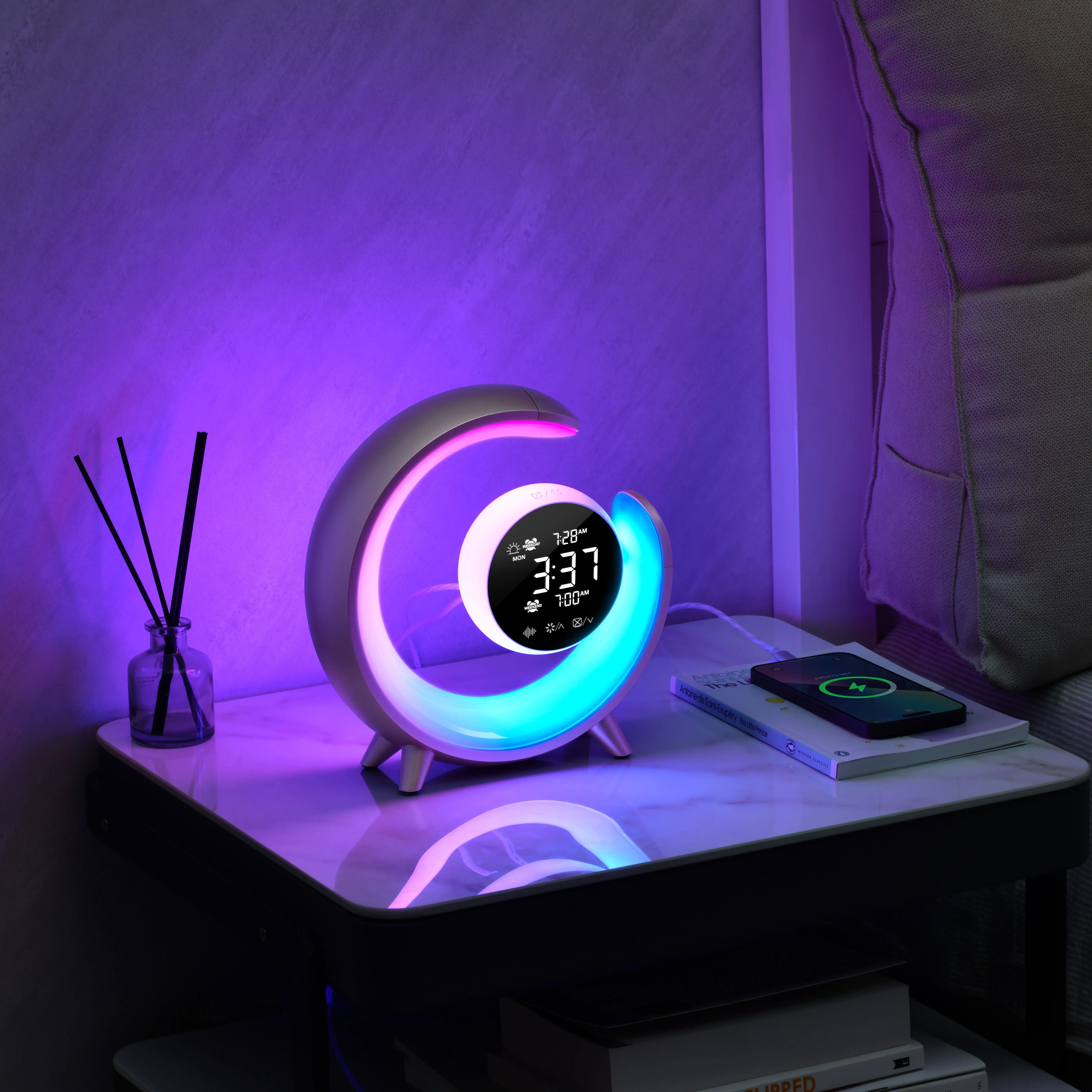 Neuankömmling Nachttisch lampe RGB Atmosphäre Lampe weißes Rauschen Maschine mit Uhr Multifunktions Nachtlicht