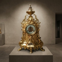 Horloge de cheminée mécanique en laiton de style Louis XV Rococo français, imitation antique du XVIIIe siècle, plaqué or 24 carats, grande taille