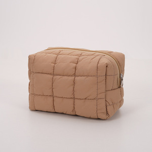 Borsa per il trucco in Nylon trapuntato con imbottitura a griglia a bolle, spaziosa custodia quadrata per articoli da toeletta e cosmetici - Product Image 5