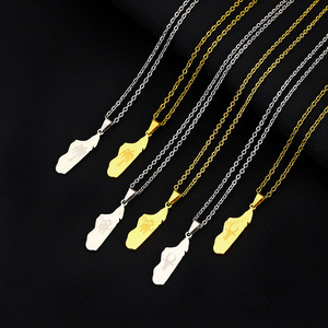 Colliers Chaîne <span class=keywords><strong>Carte</strong></span> de Madagascar en Acier Inoxydable Argent Plaqué <span class=keywords><strong>Or</strong></span> 18K, Collier Pendentif <span class=keywords><strong>Carte</strong></span> et Drapeau National de Madagascar - Product Image 3