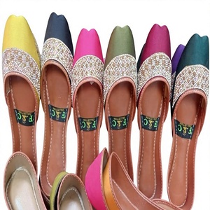 Elegantes Zapatos Khussa para Mujer, Estilo Casual con Tacón Plano, Multicolor, Estilo Indio-Pakistaní, para Usar en Todas las Estaciones - Product Image 1