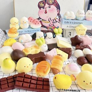 TOYSRUNNER 2025, Nuevo Diseño, Simulación Realista de Comida, Juguete de Espuma TPR/PU, Pastel de Manzanas, Mini Colección de Postres, Juguetes para Apretar - Product Image 2