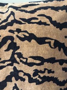 Funda de Almohada de Terciopelo, Estampado de Tigre, Decoración para el Hogar en Color Taupe, Fundas de Almohada de Terciopelo Atractivas y Populares - Product Image 3