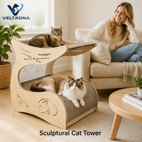 Tour pour chat sculpturale avec structure en contreplaqué, découpes en forme de silhouette de chat, plateforme moquettée, mobilier d'intérieur, vente en gros