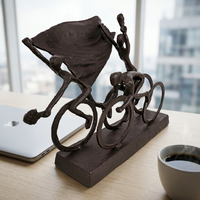 Figurine rustique en fonte d'équipe cycliste, 3 cyclistes avec drapeau, statue d'art sportif pour décoration de table
