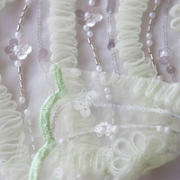 Tissu de broderie tissé de conception exquise 100% polyester brodé de motifs floraux perle et paillettes pour Costume