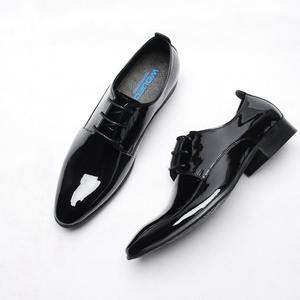 Chaussures plates décontractées et habillées pour hommes en cuir véritable respirant, légères, antidérapantes, idéales pour les affaires et les mariages en extérieur - Product Image 1