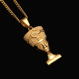 Collier pendentif Fatima Hip-Hop Reine Égyptienne Antique, Bijou Portrait de Tête Néfertiti Égyptien - Product Image 1