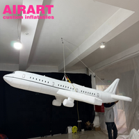 Décorations de fête gonflables en forme d'avion. Modèle d'avion gonflable blanc pour exposition