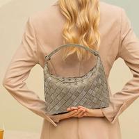 Tas Selempang Wanita Bahan Kulit Suede PU Anyaman dengan Penutup Ritsleting dan Lapisan Poliester yang Luas