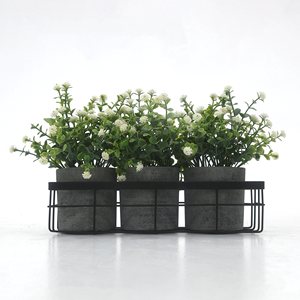 نباتات اصطناعية رائجة للحدائق الداخلية، أوراق أوكالبتوس اصطناعية مع زهور جيبسوفيلا في حامل معدني، نبات الحظ والثروة - Product Image 1