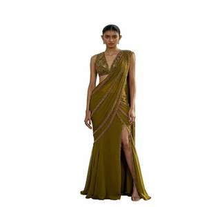 Sari élégant en tissu satiné pour femme, vert, style indien moderne, séchage rapide, toutes saisons, pour fêtes et occasions festives - Product Image 1