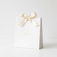 Sacs en papier kraft personnalisés de luxe imprimés en couleur pour vêtements, emballage cadeau avec logo personnalisé pour marque de vêtements