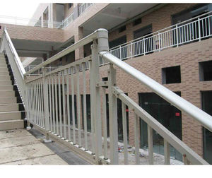 Balustrade moderne en alliage d'<span class=keywords><strong>aluminium</strong></span> sur mesure, montée au sol, pour escalier, <span class=keywords><strong>balcon</strong></span>, garde-corps en verre, résistant à l'eau et à la rouille, pour hôtel - Product Image 4
