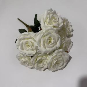 Bouquet de roses artificielles à 9 têtes en soie, idéal pour la <span class=keywords><strong>décoration</strong></span> de <span class=keywords><strong>mariage</strong></span> et la maison, à prix abordable - Product Image 2
