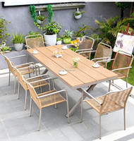 Sillón Moderno Apilable con Estructura Metálica Beige y Cuerda de Ratán, Tapa Rectangular de Metal, Resistente a la Intemperie, para Exteriores, Hoteles, Patios, Bistrós