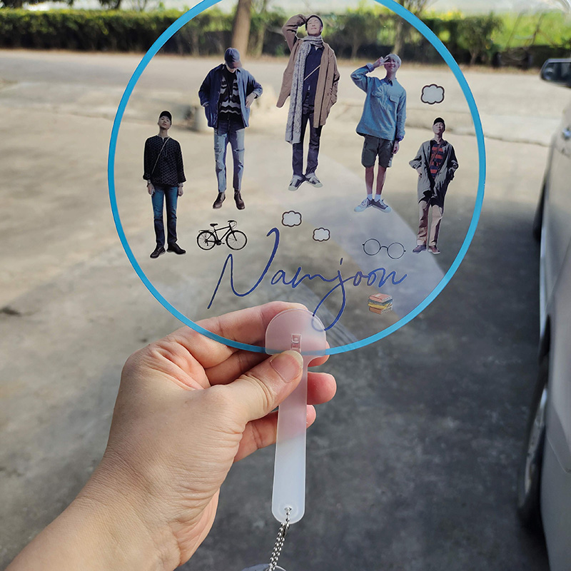 Бесплатный образец, напечатанный на заказ, подарок, круглые пластиковые вентиляторы, ручной вентилятор