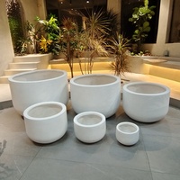 Pot de fleur léger Pots de plantes en argile et en ciment Pots décoratifs d'hôtel Grand cylindre rond en fibre de verre Simple Outdoor Europe White