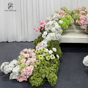 Composizione Floreale Artificiale di Ortensie Bianche, Rosa e Verdi Adatta per Decorazioni di Matrimoni ed Eventi - Product Image 1