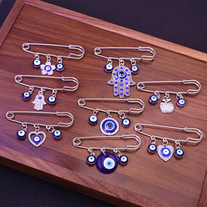 Broches de Moda para Mulheres com Alfinetes de Segurança, Novo Pingente de Coração com Olho Azul e Strass - Product Image 3