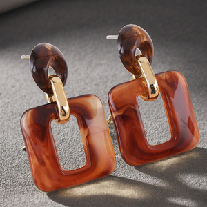 Pendientes Cuadrados Exquisitos de Acrílico para Mujer, Diseño de Nicho Sencillo, Novedad 2026, Joyería de Moda al por Mayor - Product Image 4
