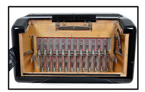 Accordéon à 30 touches et 24 basses en bois - Product Image 6