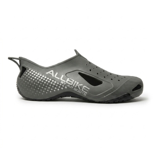 El calzado AP ALLBIKE presenta una construcción duradera de PVC, una elegante entresuela gris y una suela exterior negra, que combinan comodidad y estilo. - Product Image 1