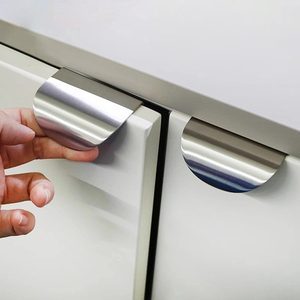 Maniglia Decorativa Moderna BECORA a <span class=keywords><strong>Forma</strong></span> di Foglia in Acciaio Inox 304 Spazzolato, Resistente per Armadi e Guardaroba - Product Image 1