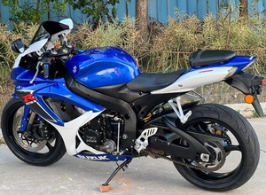 ซูซูกิ GSX750 ซูเปอร์สปอร์ต รถจักรยานยนต์สมรรถนะสูง 750 ซีซี ระบายความร้อนด้วยน้ำ ความเร็วสูงสุด >280 กม./ชม. เหมาะสำหรับผู้ขับขี่ที่มีประสบการณ์ - Product Image 2