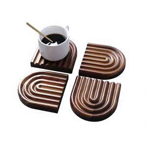 แผ่นรองแก้วไม้ทรงไม่สมมาตรแบบกันลื่นสำหรับกาแฟ ชา แก้วน้ำ ตกแต่งโต๊ะ บ้าน ครัว - Product Image 1