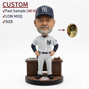 Statuetta Personalizzata di Giocatore di Baseball in Resina Dipinta a Mano, Figurina Sportiva Personalizzabile di Atleta Top Rated - Product Image 5