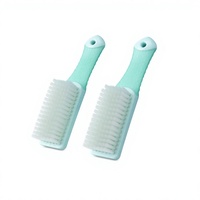 Brosse de nettoyage multi-usages avec poignée ergonomique en plastique, poils en nylon, personnalisable OEM, design antidérapant pour usage domestique