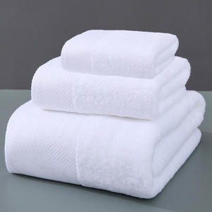 Ensemble de Serviettes de Bain en Coton Égyptien 500 g/m² pour Hôtel | Vente en Gros Certifiée OEKO-TEX | Coffret Cadeau avec Logo Personnalisé au Design Style Hilton - Product Image 1