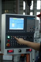Oferta Especial: Rectificadora Cilíndrica Sin Centros CNC de 5 Ejes YASHIDA CG-18S-5A con Motor y Componentes Principales