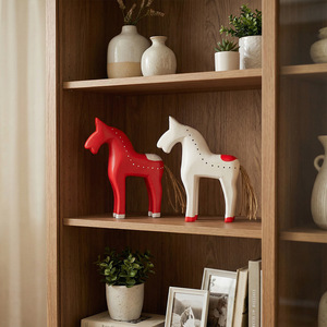 Caballo balancín de madera, decoración navideña para mesa, rojo y blanco, hecho a mano, estilo bohemio, adorno para barra de bar - Product Image 5