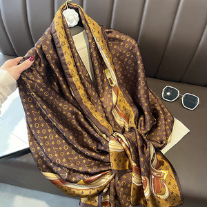 <span class=keywords><strong>Sciarpa</strong></span> in Raso Effetto Satinato Grande e Leggera per Donna, Scialle con Motivo Classico in Finta Seta, <span class=keywords><strong>Elegante</strong></span> Coprispalle Morbido in Raso OEM/ODM - Product Image 5