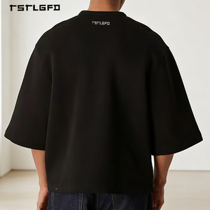 Camiseta Deportiva de Manga Corta para Hombre con Logotipo Personalizado, Cuello en V, Rayas Verticales, Corte Regular, Algodón de 500 g/m², Color Negro - Product Image 3