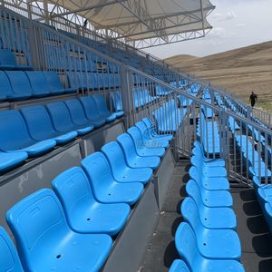 Tribuna deportiva desmontable de alta calidad Soporte de <span class=keywords><strong>gradas</strong></span> de metal <span class=keywords><strong>con</strong></span> asientos de plástico para estadio al aire libre - Product Image 3