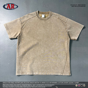 เสื้อยืดแขนสั้นผู้ชาย ODM/OEM น้ำหนัก 305 กรัม สไตล์อเมริกันเรโทร ลายสโนว์เฟลกแบบต่อผ้า แอร์แมมบา ผ้าฝ้าย - Product Image 3