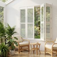 Porte pliante en bois massif sur mesure OEM avec panneau supérieur à persiennes, volet réglable, pour projets de villas et d'hôtels